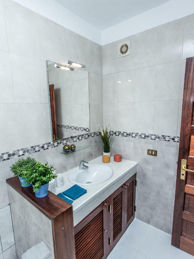Spectacular Renovated Apartment, 5 Min To Camison Beach, With Aircon Arona  Eksteriør billede